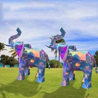 Statue d'éléphant indien grandeur nature moderne en acier inoxydable poli miroir, soudée, plaquée argent, surface géométrique 3D