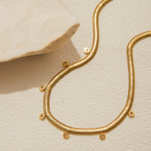 Collar de Cadena de Serpiente de Oro de 18K con Colgante de Zirconia Blanca con Engaste de Bisel, Joyería de Regalo - Product Image 4