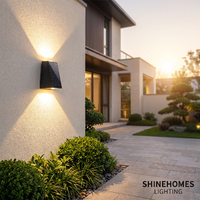 Applique murale solaire LED extérieure en acrylique à faisceau croisé, étanche IP54, sans câblage, éclairage haut/bas, décoration extérieure, OEM ODM disponible