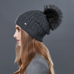 Sombreros con pompón de piel para mujer, gorrito de <span class=keywords><strong>ganchillo</strong></span> cálido, gorro de esquí con calavera gruesa holgada personalizada, estilo <span class=keywords><strong>Amazon</strong></span>, venta al por mayor - Product Image 2