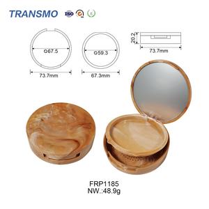 Estuche compacto para polvos prensados, polvos fijadores y coloretes, con efecto marmoleado, redondo y con espejo - Product Image 2