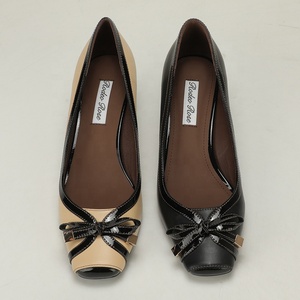 Escarpins de bureau en <span class=keywords><strong>cuir</strong></span> verni bicolore à <span class=keywords><strong>talon</strong></span> chaton avec nœud, talons polyvalents pour tenue décontractée ou professionnelle, escarpins élégants et matures - Product Image 2