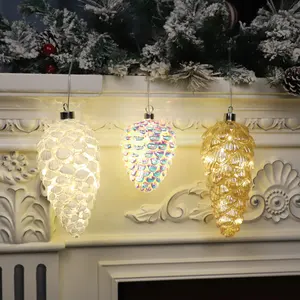 Cadeau de la Nativité de Noël en Chine avec lumière LED ornements suspendus en verre soufflé à la main en pomme de pin