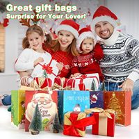 Sacs cadeaux en kraft sur le thème de Noël, assortiment de sacs en papier avec motifs d'arbre de Noël et de flocons de neige, avec poignées