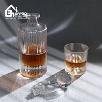 Decantador de whisky de cristal con diseño de rayas de la línea Fashion, juego de 3 vasos de whisky de alta calidad, decantador y vaso para whisky.