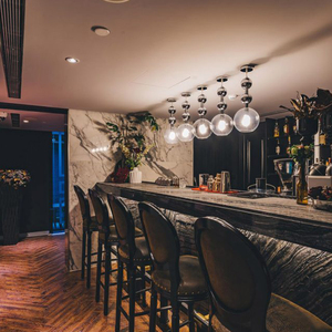 Ensemble de meubles de chambre d'hôtel 5 étoiles sur mesure, style moderne, en bois massif, avec lit de luxe et table de chevet, pour chambre de resort de luxe. - Product Image 3