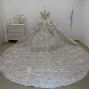 ชุดแต่งงานทรงบอลกาวน์สีไอวอรี่ ประดับลูกปัดเลื่อมสวยงาม พร้อมผ้าลูกไม้ซีทรูเว้าลึกและเปิดหลัง รุ่น Lsjj111 - Product Image 6