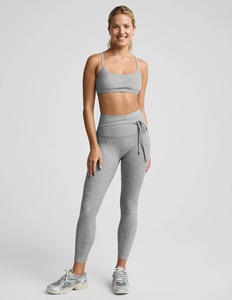 Leggings reciclados con lazo frontal, longitud midi, 87% poliéster, 13% elastano, conjunto de pantalones de yoga con top corto tipo bra, ropa deportiva. - Product Image 3