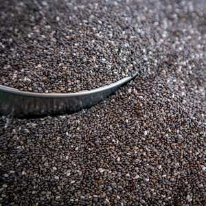 Proveedor de semillas de chía negras envasadas convencionales a granel con etiqueta privada al por mayor perfecta - Product Image 1