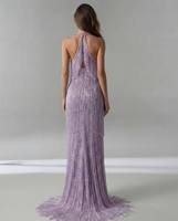 Robe de soirée sirène LM D320 lilas à col halter croisé, entièrement superposée, ornée de franges perlées et de strass, longueur ras du sol