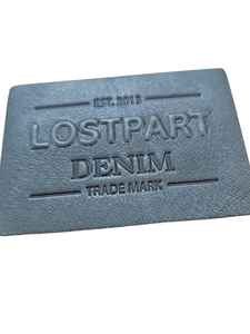 Étiquettes de vêtements en cuir écologiques personnalisées avec marquage à chaud Couleurs et tailles personnalisées pour vêtements et accessoires - Product Image 2