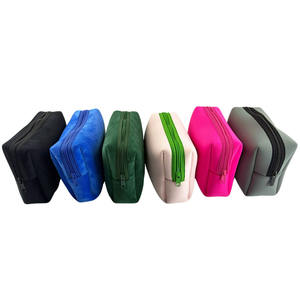 Tas Kosmetik Wanita Neoprena Warna Kustom Baru <span class=keywords><strong>2026</strong></span>, <span class=keywords><strong>Organizer</strong></span> Kosmetik Kapasitas Besar, Tas Makeup Perjalanan untuk Wanita dan Remaja Putri dengan Logo - Product Image 2