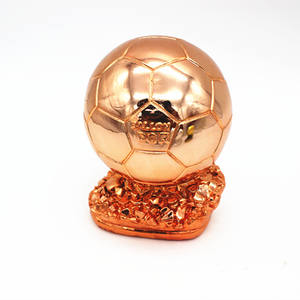 Réplique du Super Trophée de Football Ballon d'Or en Résine, Quatre Tailles Disponibles : 35cm, 24cm, 20cm, 15cm - Product Image 4