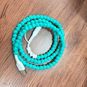 Tealgroene blauw-turquoise kralenkoord telefoonoplader met 2-in-1 connectoren voor computer- en telefoongegevensoverdracht & decoratie - Product Image 4