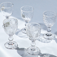 Verre à whisky en gros à prix d'usine, petite taille, pour fêtes et bars, avec logo personnalisé, style créatif, verre à shot