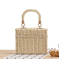 2025 gros décontracté double usage tissé paille rotin sac petite boîte carrée papier sac de plage avec robe Style