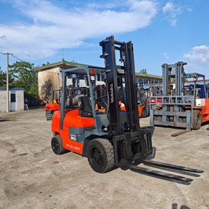 รถยกโตโยต้ามือสอง ปี 2024 ขนาด 3 ตัน ใช้แก๊ส พร้อมอะไหล่แท้และสภาพการทำงานดีเยี่ยม - Product Image 5