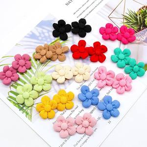 Accesorio para el cabello de flores de poliéster sostenible de 5 pétalos para mascotas, banda de goma con lazo de Color sólido, estilo dulce para verano, invierno y primavera - Product Image 4