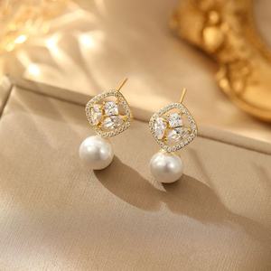 Pendientes de Perlas Cuadradas de Lujo Estilo Francés, Circonita, Chapado en Oro, Aguja de Plata S925, Diseño de Alta Gama, para Mujer - Product Image 3