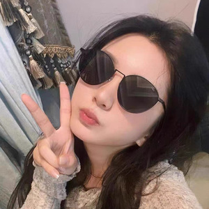 Lunettes de soleil œil de chat pour femmes, monture intégrale, UV400, rétro, légères, protection solaire, monture en métal, style adulte - Product Image 3