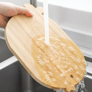Vente en gros de blocs à découper en <span class=keywords><strong>bois</strong></span> personnalisables planche à découper en bambou en forme de poisson cochon tortue pour le service des aliments - Product Image 4