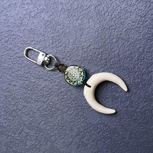 2025 fabricante Shot cara sonriente llavero bolsa hebilla dados número 8 media luna colgante llave colgante Metal dados llavero - Product Image 3