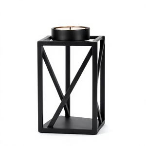 Portavelas Metálico Minimalista con Acabado Negro Mate, Marco Cuadrado Moderno con Barras Cruzadas en X, Soporte Arquitectónico Tipo Pilar - Product Image 1