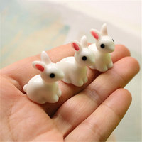 10 pièces mini ornement de lapin de Pâques, mini décoration de lapin en résine utilisé pour la micro décoration de bricolage, les cadeaux de la Saint-Valentin et du Nouvel An