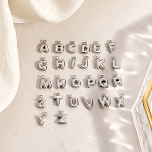 Nouveauté 2025 : Breloques personnalisées en acier inoxydable pour bijoux fantaisie, mini pendentifs lettres bulles initiales, breloques argentées pour la création de cadeaux - Product Image 1