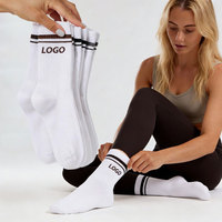 Usine de chaussettes professionnelles de haute qualité, faible MOQ, conception de logo personnalisé, chaussettes de sport pour hommes et femmes, chaussettes de sport pour la salle de sport