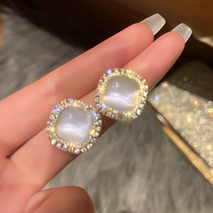 Boucles d'oreilles polyvalentes effet goutte d'huile, style Hong Kong, avec diamants et opales rétro - Product Image 4
