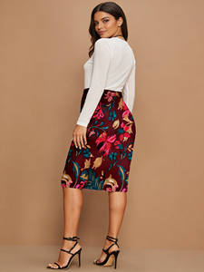 Jupe crayon mi-longue taille haute bordeaux à imprimé floral grande taille - Jupe moulante extensible pour le travail et les tenues décontractées - Product Image 3