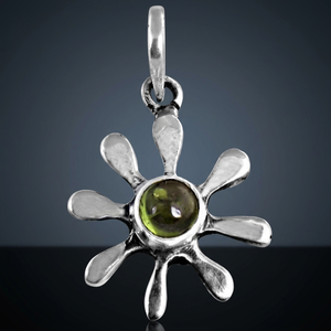 Colgante con forma de Sol de Plata de Ley 925 con símbolo de peridoto Colgante de piedras preciosas de moda - Product Image 1