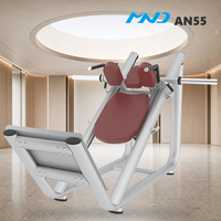 Machine à Squat Hack à Charge Libre Moderne MND Fitness pour Club de Gymnastique de Berlin – Équipement de Musculation Robuste