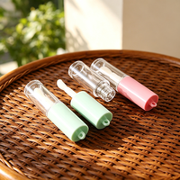 Tube de brillant à lèvres transparent de 7,5 ml, flacon vide pour huile à lèvres avec bouchon à boucle de suspension, applicateur, emballage cosmétique personnalisable