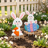 Poteau décoratif de jardin en métal « Lapin joyeux avec carotte et œuf » pour décoration extérieure de pelouse printanière