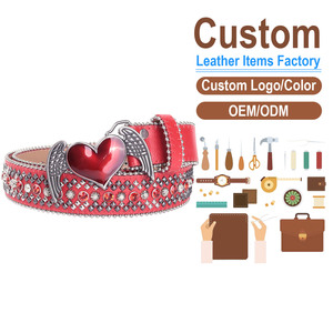 Cinturón de Cuero Rojo Personalizado con Hebilla de Ala de Corazón y Tachuelas de Diamantes de Imitación, Estilo Casual Dulce, Fábrica OEM ODM - Product Image 1