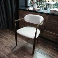 Chaise de salle à manger Jagger en bois massif moderne OEM ODM avec dossier léger - Personnalisable pour un usage domestique et hôtelier