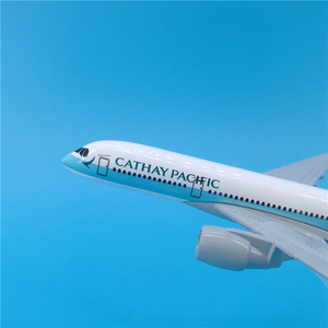 Modèle d'avion en alliage moulé sous pression Cathay Pacific Airways <span class=keywords><strong>Airbus</strong></span> <span class=keywords><strong>A350</strong></span> 1/<span class=keywords><strong>400</strong></span> de 16 cm avec support d'affichage, objet de collection - Product Image 2