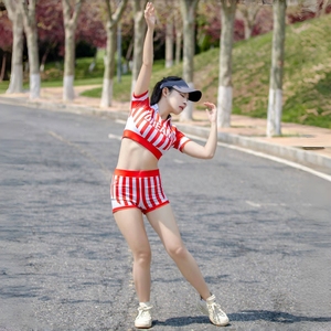 Quantité minimale de commande bas Conception personnalisée Sublimation Cheerleading Pratique Porter strass étincelants <span class=keywords><strong>Soutien</strong></span>-<span class=keywords><strong>gorge</strong></span> et short de <span class=keywords><strong>sport</strong></span> - Product Image 4