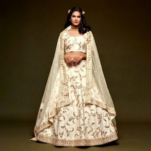 Lehenga Choli en soie artisanalement brodée de fil blanc avec dupatta en filet, robe de style Banarasi pour mariage - Product Image 1