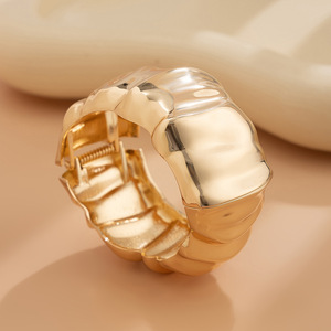 Brazalete <span class=keywords><strong>de</strong></span> Aleación Arrugada Irregular con <span class=keywords><strong>Perlas</strong></span> Cruzadas en Forma <span class=keywords><strong>de</strong></span> Gotas <span class=keywords><strong>de</strong></span> Agua - Product Image 6