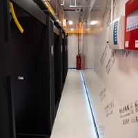 Conteneur de centre de données IA refroidi par liquide 40 pieds High Cube In-Rack CDU avec logo OEM personnalisé, vente chaude pour les îles éloignées
