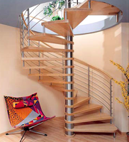 Escalier en colimaçon intérieur peu encombrant avec marches en bois pour petits appartements, lofts ou combles transformés