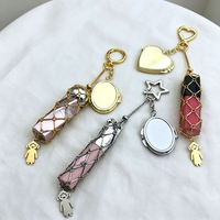 Porte-clés pliable portable en acier inoxydable doré et argenté, avec miroir ovale et pochette en maille pour rouge à lèvres, design créatif pour femme
