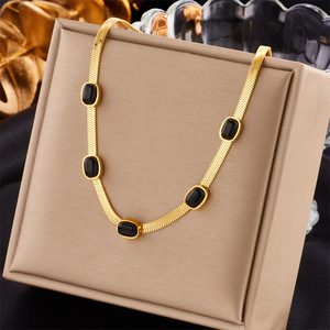 Joyería de acero inoxidable chapada en oro de 18 quilates, venta al por mayor, accesorios impermeables para <span class=keywords><strong>mujer</strong></span>, colgante geométrico, collar en capas - Product Image 4