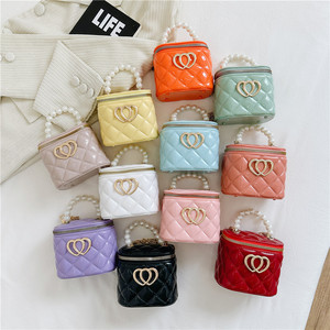 D5643 Portafoglio Mini Jelly per Ragazze, <span class=keywords><strong>Borsa</strong></span> a <span class=keywords><strong>Tracolla</strong></span> da Donna con Manico di Perle e Catena Dorata - <span class=keywords><strong>Borsa</strong></span> a <span class=keywords><strong>Tracolla</strong></span> a Scatola - Product Image 1
