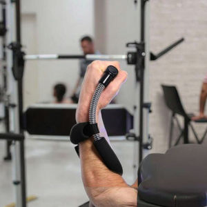 調整可能な手首筋力トレーニング装置男性用パワーリストトレーニンググリップデバイスフィットネススプリングアームストレングストレーニング機器付き - Product Image 2