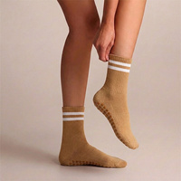 Chaussettes de yoga antidérapantes BiLu OEM personnalisables en couleur, chaussettes à grip personnalisées sous marque privée, chaussettes de sport en gros pour le yoga et le Pilates pour femmes
