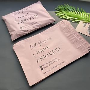 Bolsas de Envío de Poliéster Rosa Mate Personalizadas con Impresión Negra - Bolsas de Envío Impermeables para Cosméticos y Marcas de Boutique - Product Image 4